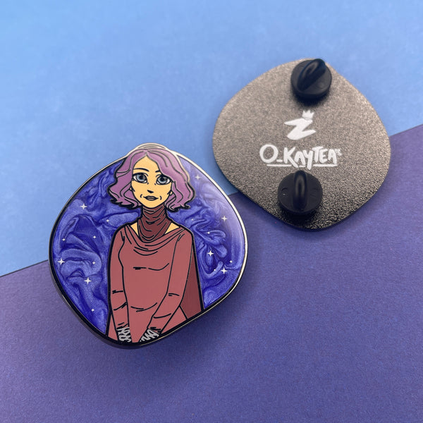 Holdo Enamel Pin